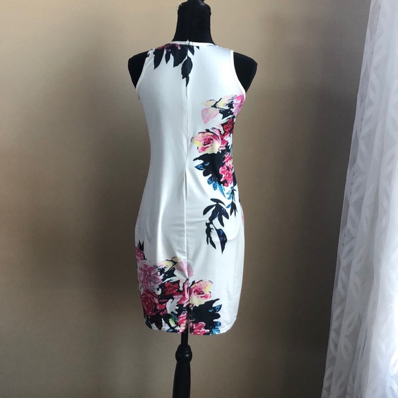 Beautiful flower sundress - Picture 2 of 5